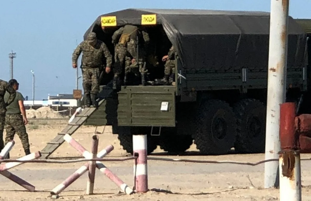 Приехавшие к колонии военнослужащие. Фото предоставили родственники осуждёных