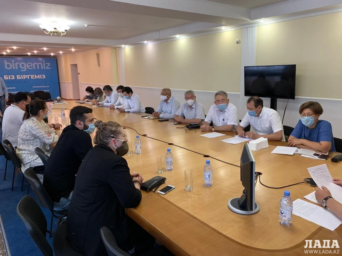 Всего в область прибыли девять медработников из России.