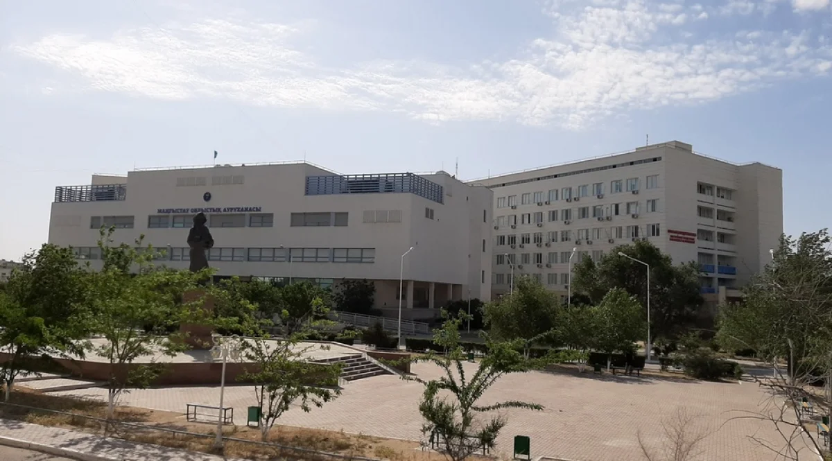 Здание Мангистауской областной больницы. Фото автора