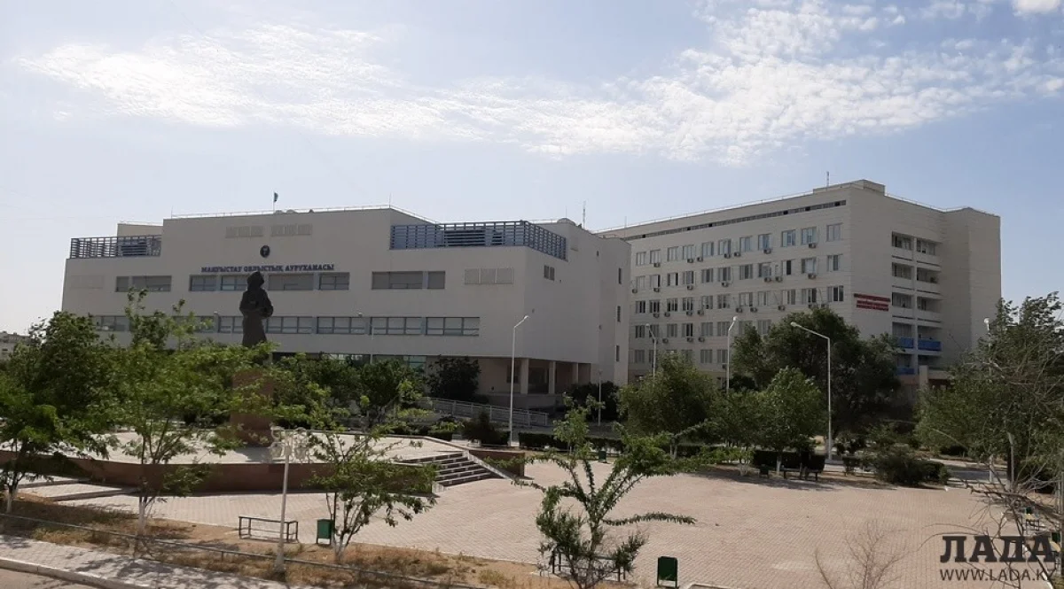 Здание Мангистауской областной больницы. Фото автора