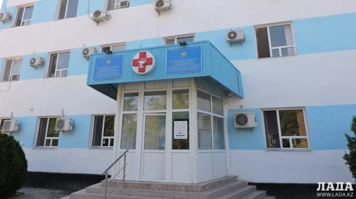 Здание центра в Актау. Фото автора