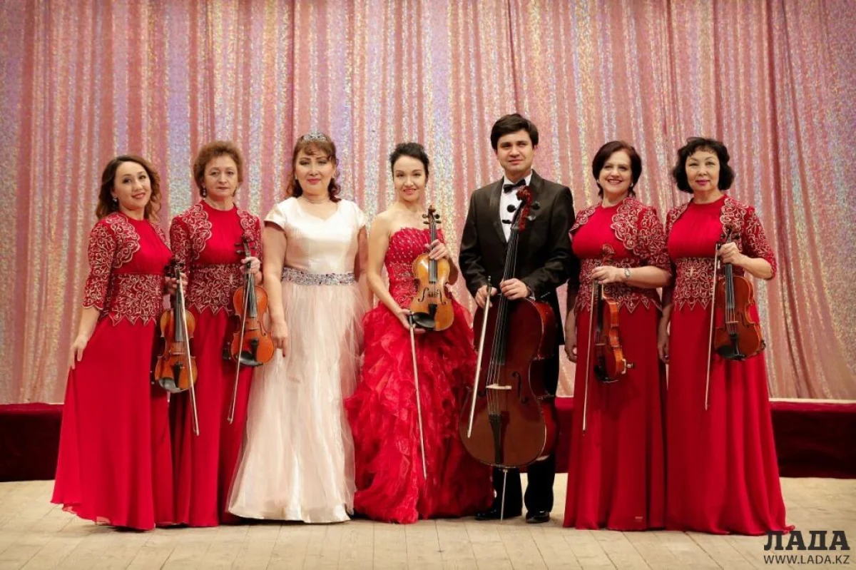 Артисты камерного ансамбля. Фото из архива Lada.kz