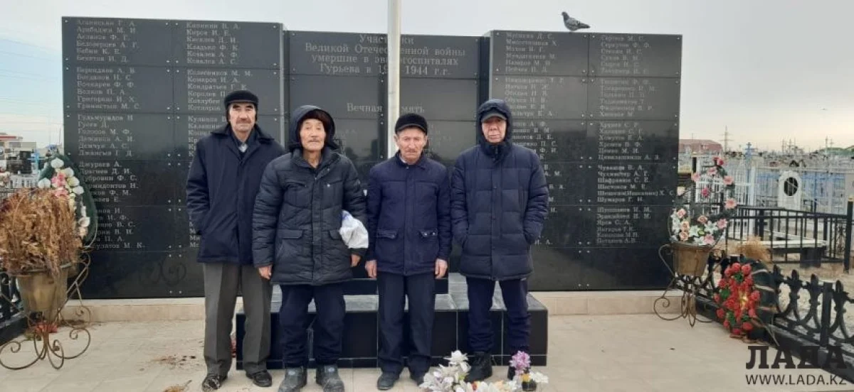 У братской могилы