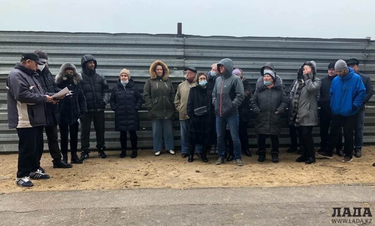 Жители домов №33 и №33А в 14 микрорайоне. Фото автора