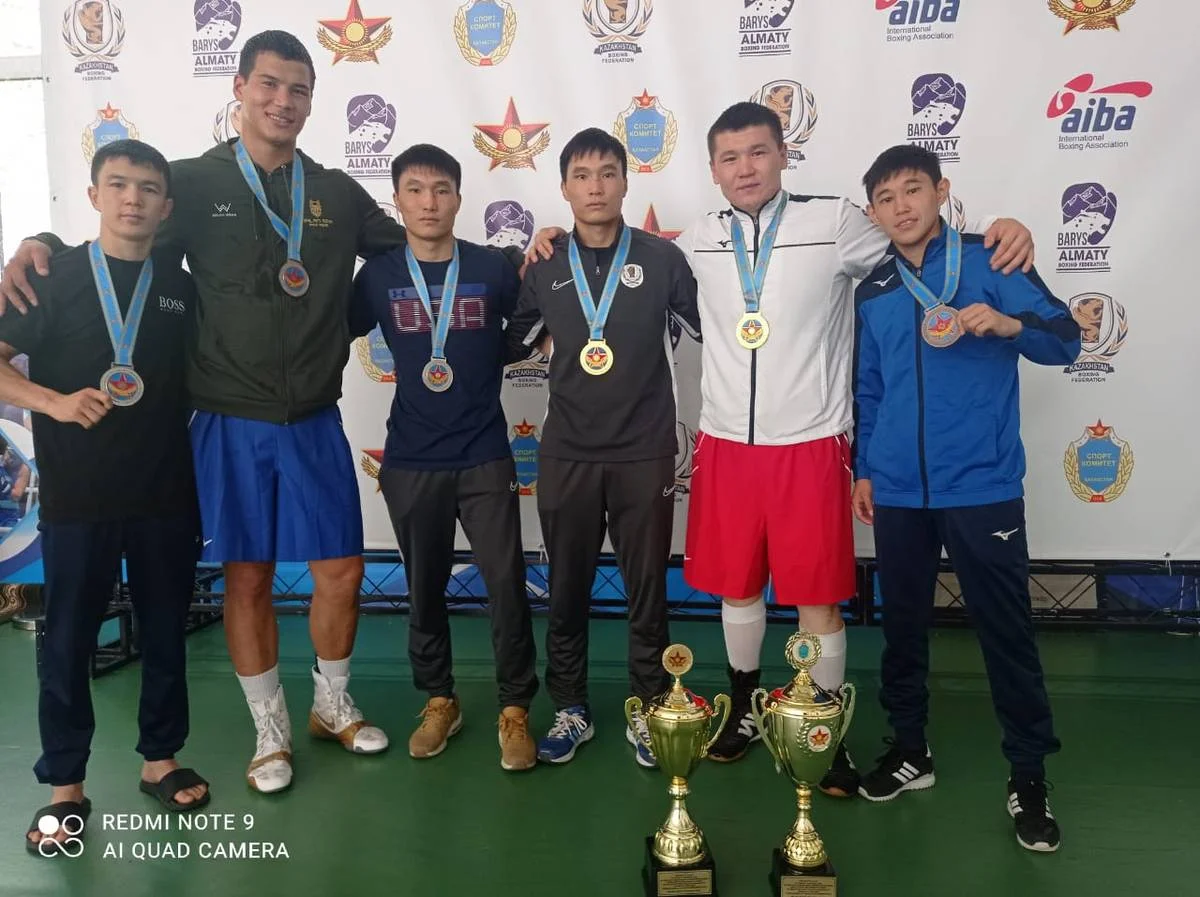 Победители турнира. Фото предоставлено пресс-службой Федерации бокса Мангистауской области
