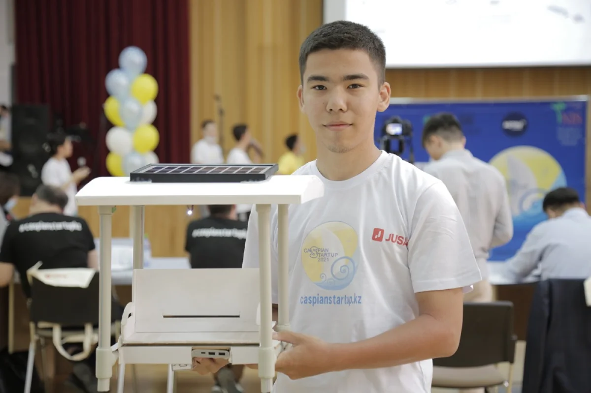 Один из участников конкурса Нуртас Башеев, ученик 10 класса  NIS Актау . Фото предоставлено пресс-службой образовательного учреждения