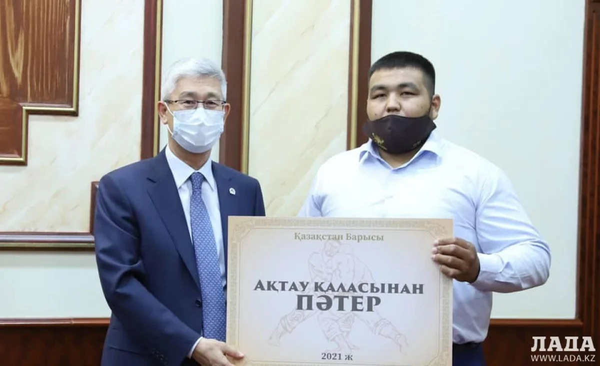 Обладатель новой квартиры в Актау Нурдаулет Жарылгапов. Фото акимата Мангистауской области