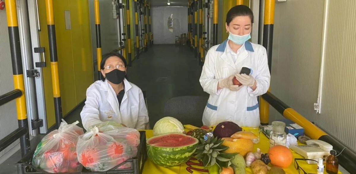 Исследование продукции. Фото предоставлено управлением.