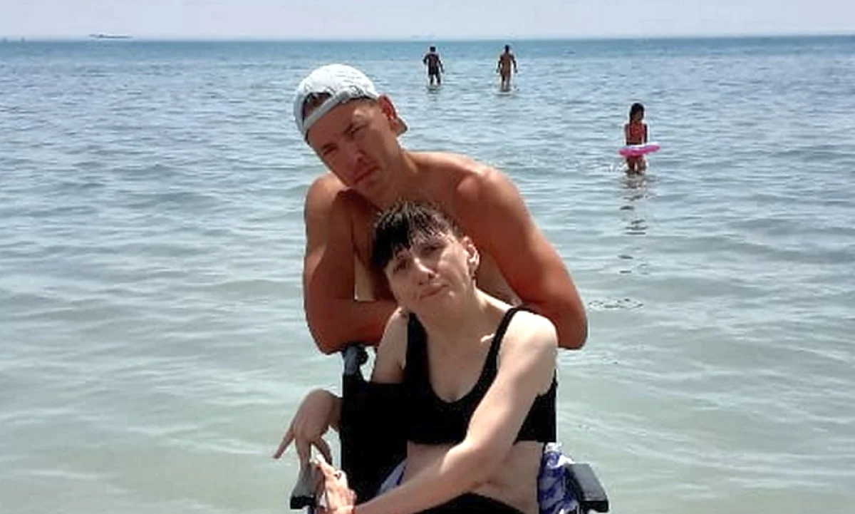 Инна на море с Анатолием Чебаковым. Фото предоставила Сабина Бейсембаевам. Фото предоставила Сабина Бейсембаева