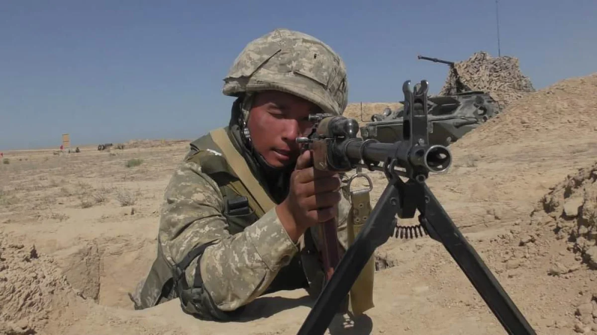 Морские пехотинцы на боевых стрельбах на полигоне. Фото предоставили в региональном командовании «Запад»