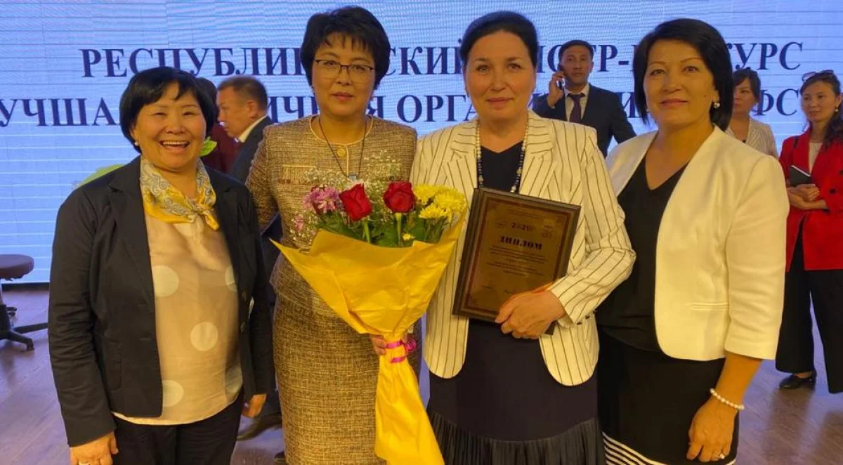 Победители конкурса с организаторами. Фото предоставлено Н.Храмовой