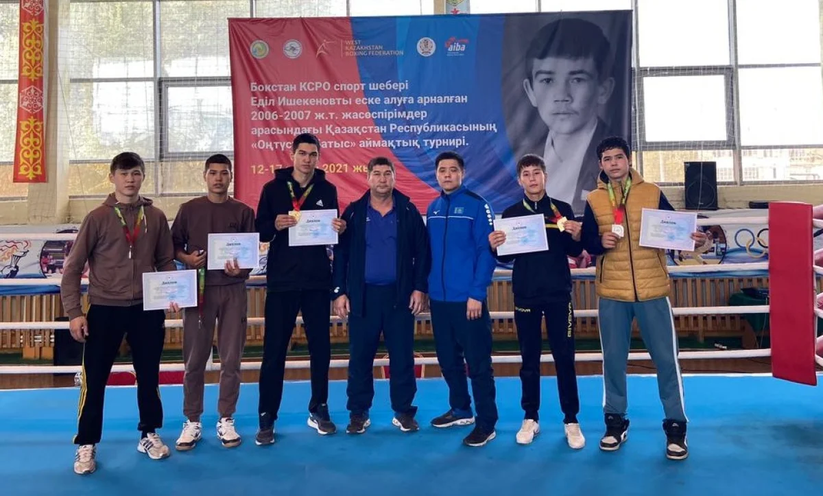 Победители турнира. Фото предоставлено пресс-службой федерации бокса Мангистауской области
