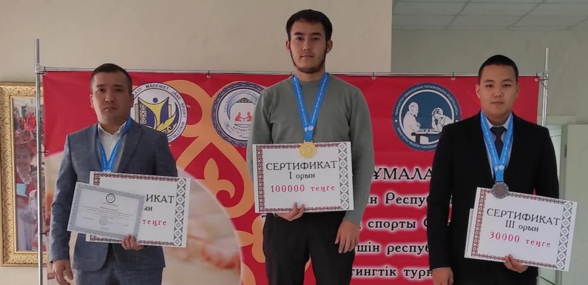 На третьей ступени пьедестала - представитель Актау. Фото предоставлено Г.Жакиевой