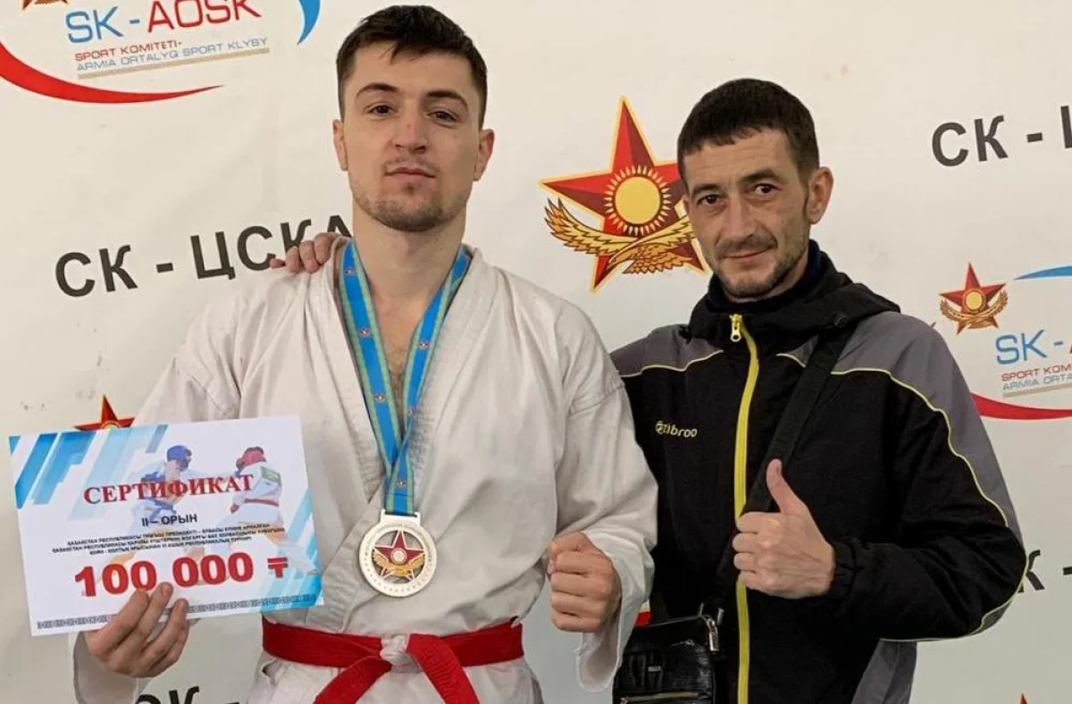 Мансур Мимбулатов со своим тренером Рафиком Эйвазовым. Фото предоставили спортсмены