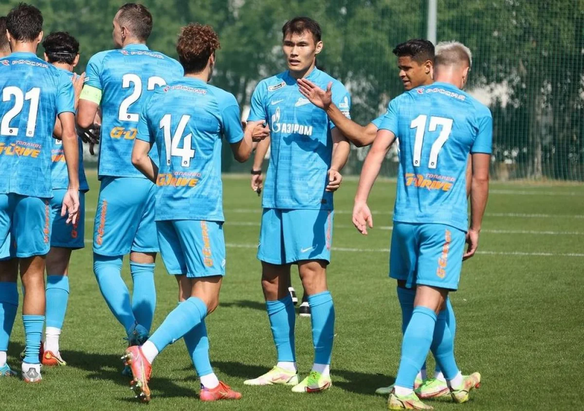 Дебют Нуралы Алипа в «Зените». Фото пресс-службы футбольного клуба «Каспия»