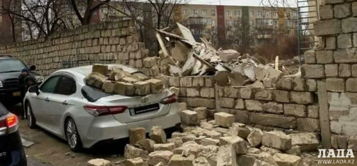 Фото пользователя сайта||news_pic_more|<!--TBegin--><a href="https://www.lada.kz/uploads/posts/2022-03/1646406977_img-20220304-wa0045.jpg" onclick="return hs.expand(this)" ><img align="left" src="https://www.lada.kz/uploads/posts/2022-03/thumbs/1646406977_img-20220304-wa0045.jpg" alt='Кирпичный забор обрушился на автомобиль в Актау' title='Кирпичный забор обрушился на автомобиль в Актау'  /></a><!--TEnd--><br /><!--TBegin--><a href="https://www.lada.kz/uploads/posts/2022-03/1646407027_img-20220304-wa0044.jpg" onclick="return hs.expand(this)" ><img align="left" src="https://www.lada.kz/uploads/posts/2022-03/thumbs/1646407027_img-20220304-wa0044.jpg" alt='Кирпичный забор обрушился на автомобиль в Актау' title='Кирпичный забор обрушился на автомобиль в Актау'  /></a><!--TEnd-->
