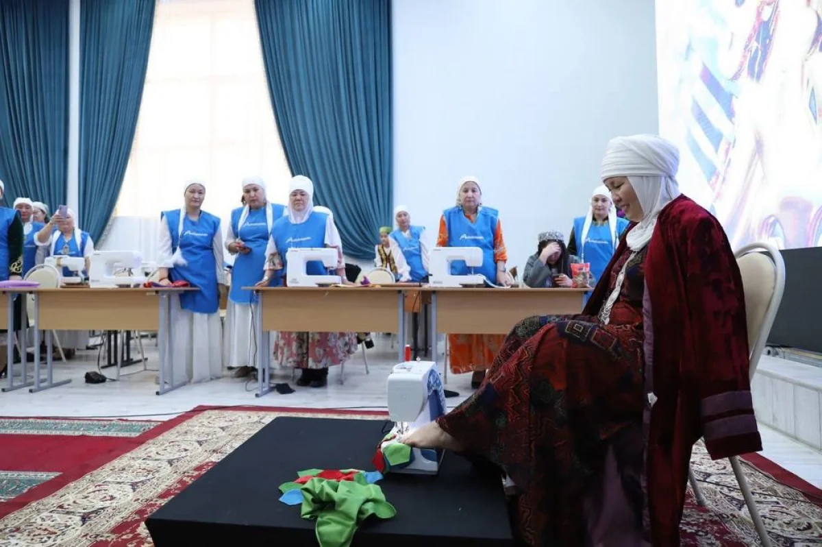 Швея из Тараза Анар Бексултанова. Фото предоставили в областном акимате