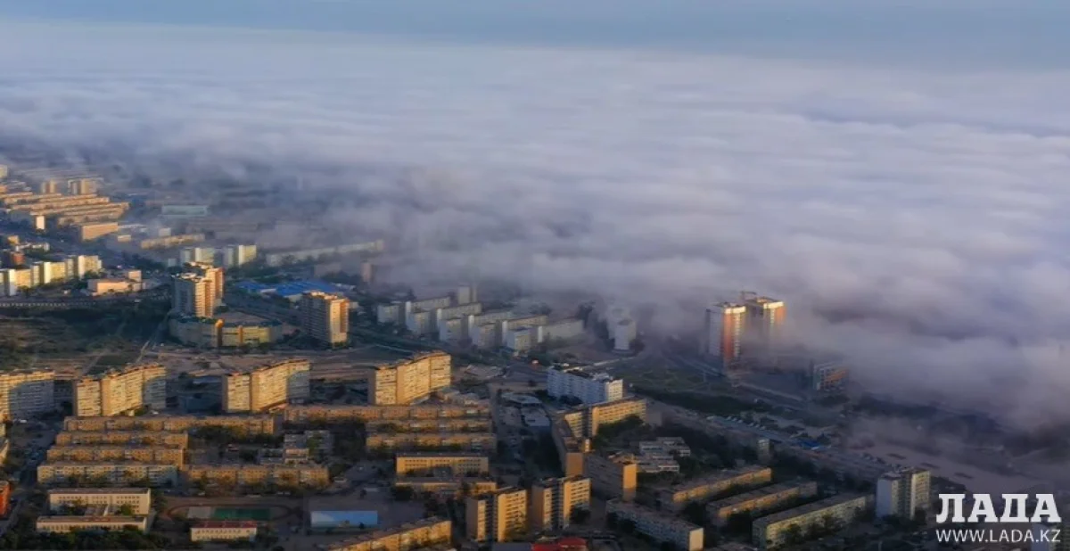 Фото из архива Lada.kz. Туман в Актау в октябре 2021 года.