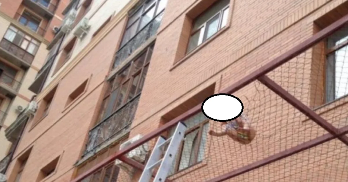 Ребёнок выпал с седьмого этажа и выжил. Случай, произошедший в 2016 году в Актау. Фото Lada.kz