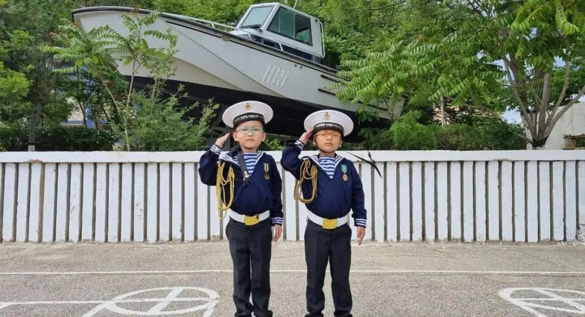 Братья-близнецы. Фото пресс-службы Актауского гарнизона