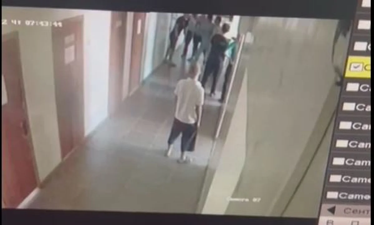 Кадр нападения на санитара