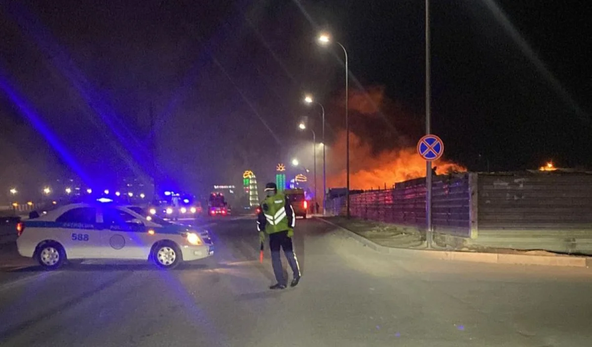 На месте происшествия||news_pic_more|<!--TBegin--><a href="https://www.lada.kz/uploads/posts/2022-11/1668192403_img-20221111-wa0102.jpg" onclick="return hs.expand(this)" ><img align="left" src="https://www.lada.kz/uploads/posts/2022-11/thumbs/1668192403_img-20221111-wa0102.jpg" alt='В Актау загорелся рынок' title='В Актау загорелся рынок'  /></a><!--TEnd-->