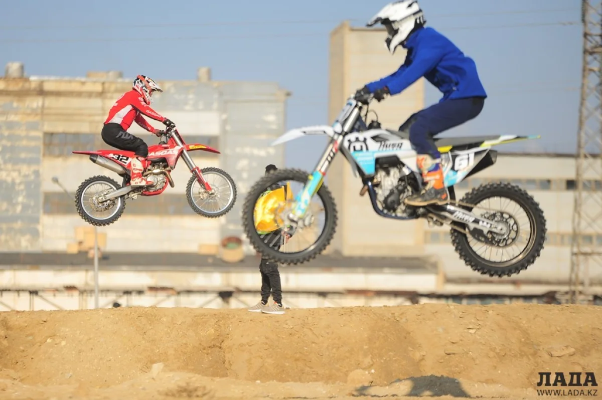 Во время проведения мотокросса была летная погода