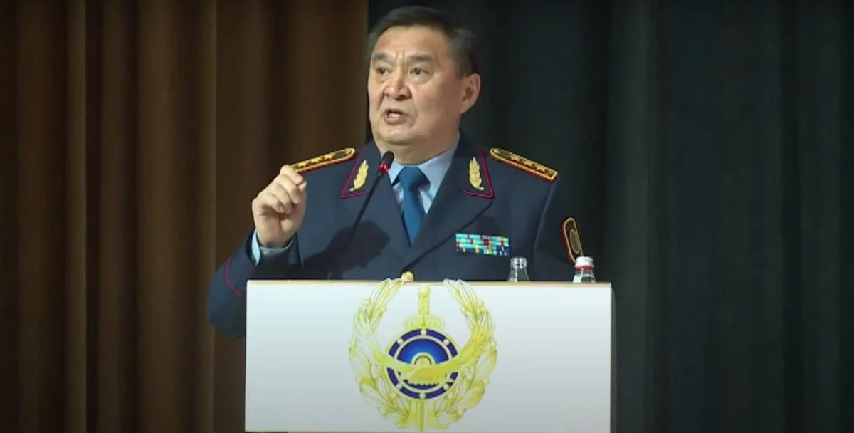 Скрин из видео||news_pic_more|<!--TBegin--><a href="https://www.lada.kz/uploads/posts/2023-02/1677225855_767.jpg" onclick="return hs.expand(this)" ><img align="left" src="https://www.lada.kz/uploads/posts/2023-02/thumbs/1677225855_767.jpg" alt='Крышевание среди полицейских и забастовки: о чём спрашивали главу МВД жители Мангистау' title='Крышевание среди полицейских и забастовки: о чём спрашивали главу МВД жители Мангистау'  /></a><!--TEnd--><br /><!--TBegin--><a href="https://www.lada.kz/uploads/posts/2023-02/1677225859_6456.jpg" onclick="return hs.expand(this)" ><img align="left" src="https://www.lada.kz/uploads/posts/2023-02/thumbs/1677225859_6456.jpg" alt='Крышевание среди полицейских и забастовки: о чём спрашивали главу МВД жители Мангистау' title='Крышевание среди полицейских и забастовки: о чём спрашивали главу МВД жители Мангистау'  /></a><!--TEnd--><br /><!--TBegin--><a href="https://www.lada.kz/uploads/posts/2023-02/1677225823_8678.jpg" onclick="return hs.expand(this)" ><img align="left" src="https://www.lada.kz/uploads/posts/2023-02/thumbs/1677225823_8678.jpg" alt='Крышевание среди полицейских и забастовки: о чём спрашивали главу МВД жители Мангистау' title='Крышевание среди полицейских и забастовки: о чём спрашивали главу МВД жители Мангистау'  /></a><!--TEnd-->