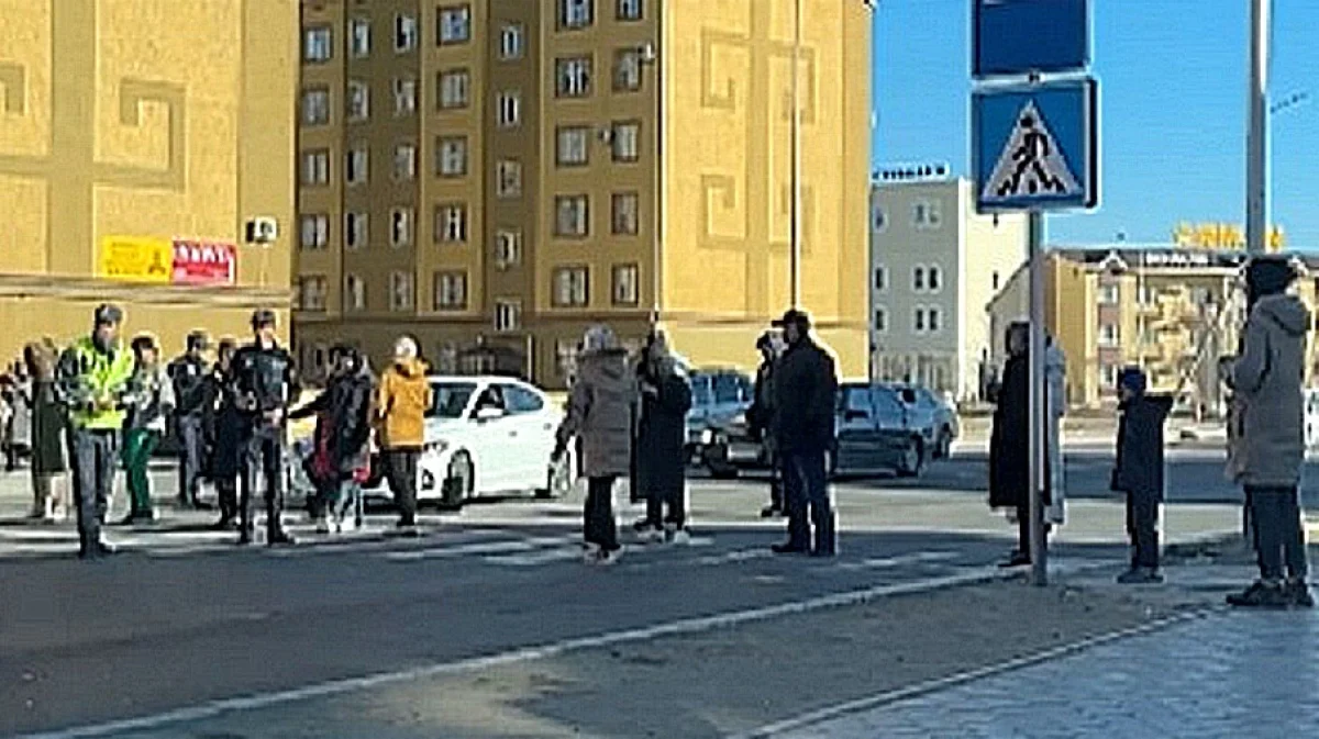 Люди перекрыли дорогу, где произошло смертельное ДТП. Кадр видео