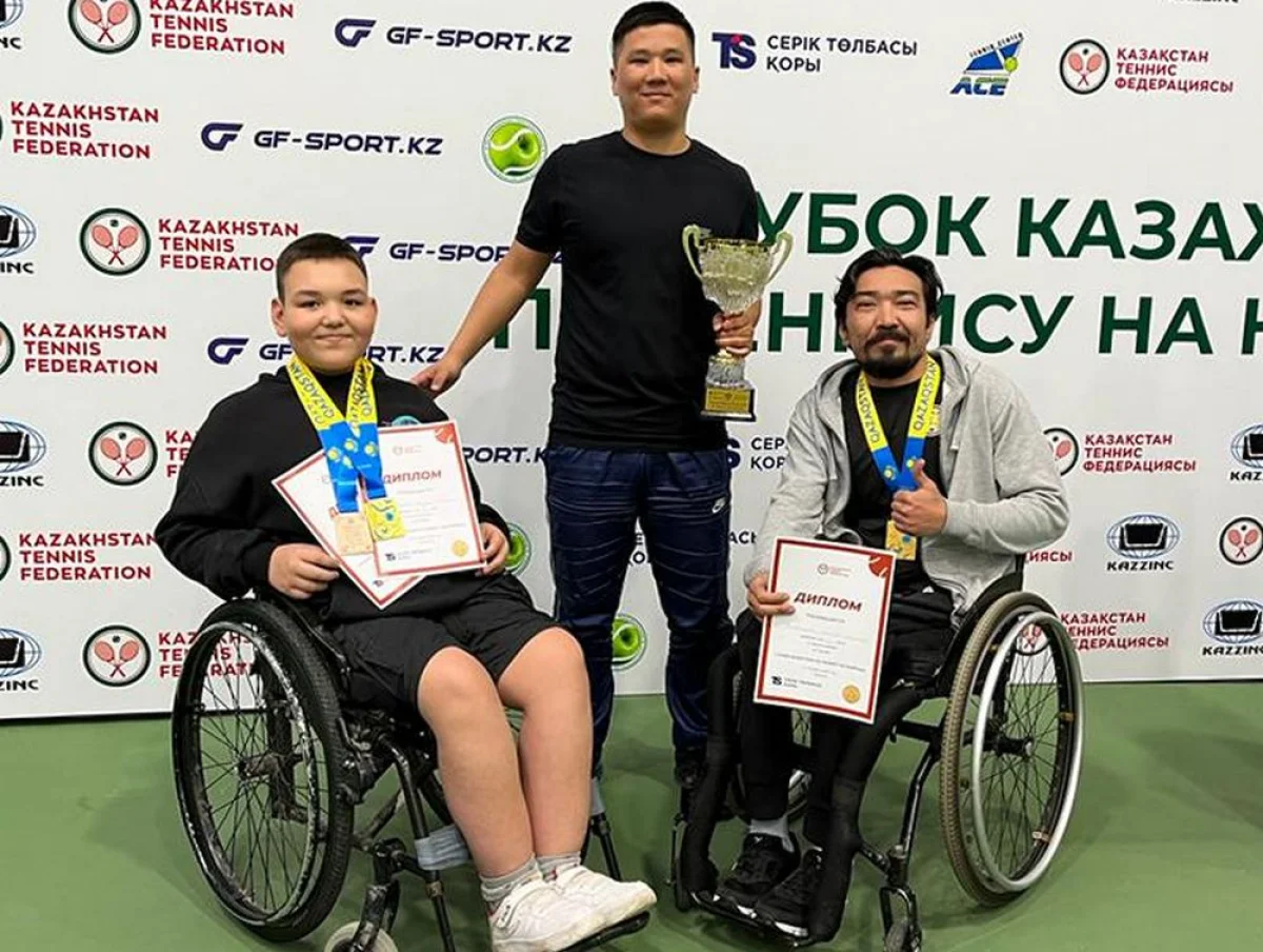 Назар Трофимов и Асылбек Капарбаев. Фото предоставил тренер теннисного центра Актау Берекет Жанибеков