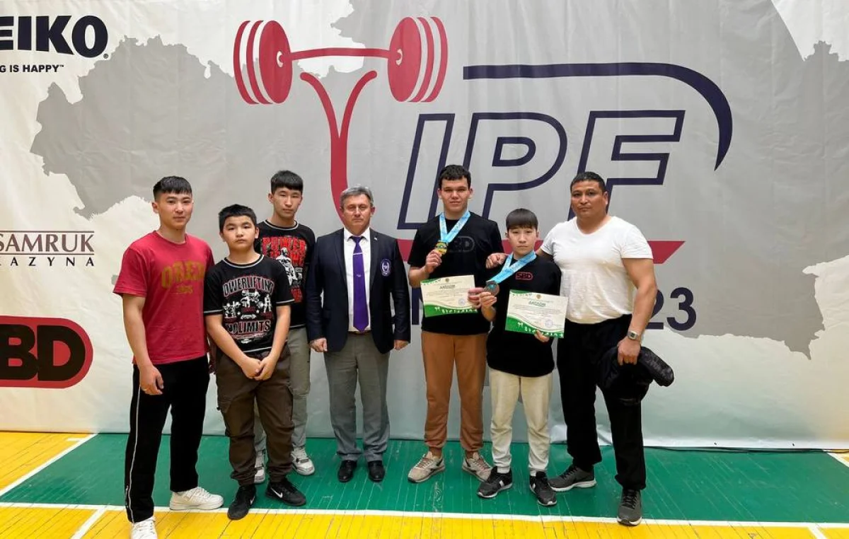 Наши призёры. Фото предоставил президент федерации по пауэрлифтингу региона Арман Рыскали