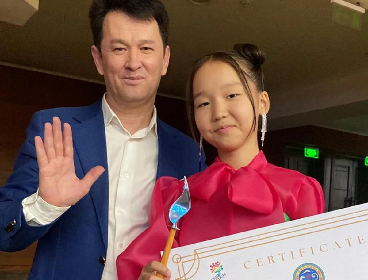 Амина Асгатова с музыкантом Медеу Арынбаевым