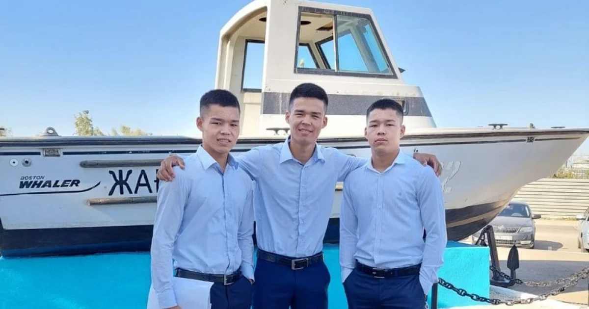 Братья-близнецы на страже морских границ. Фото предоставил А.Жаналипов