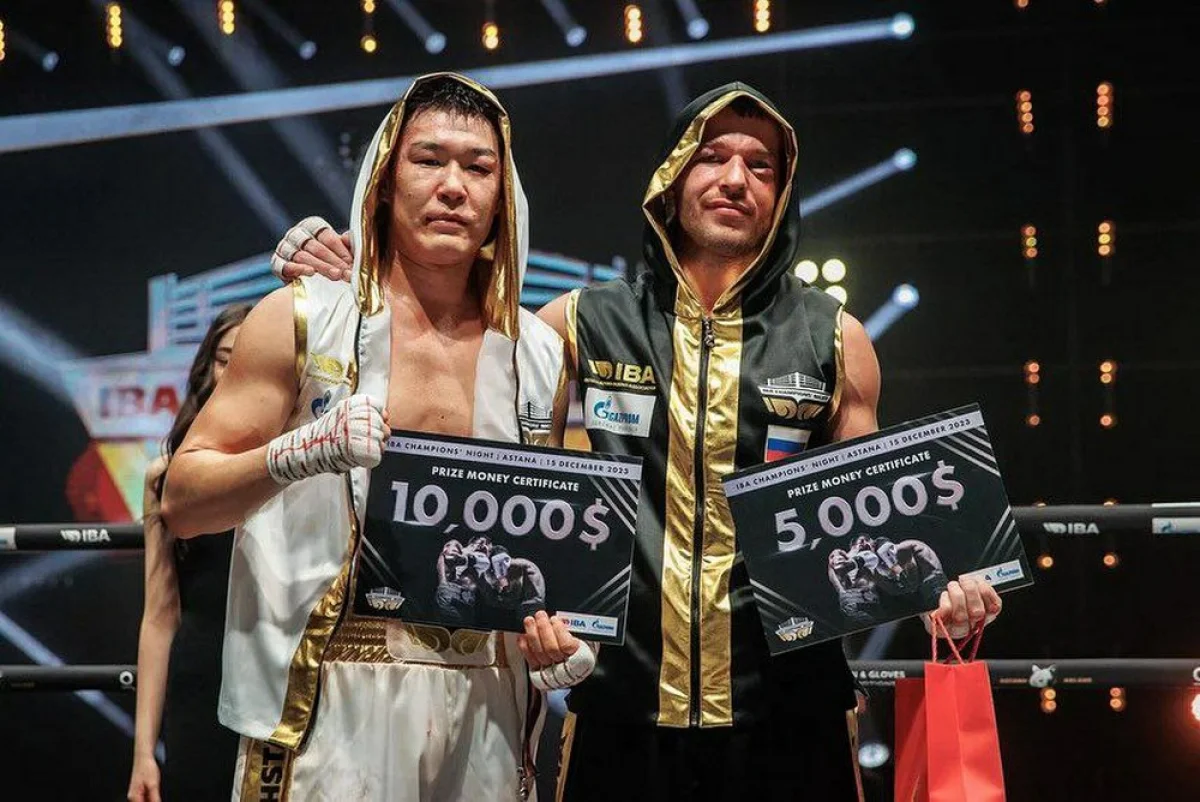 Награждение победителя. Фото Казахстанской федерации бокса