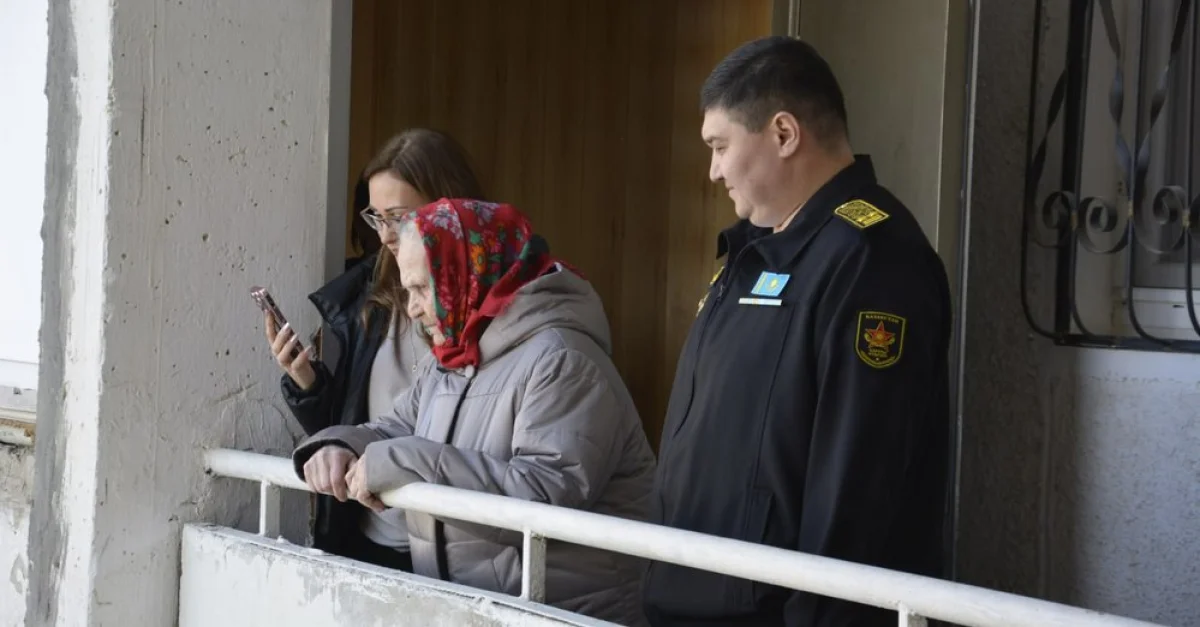 Поздравление ветерану. Фото предоставил Н.Шалабаев