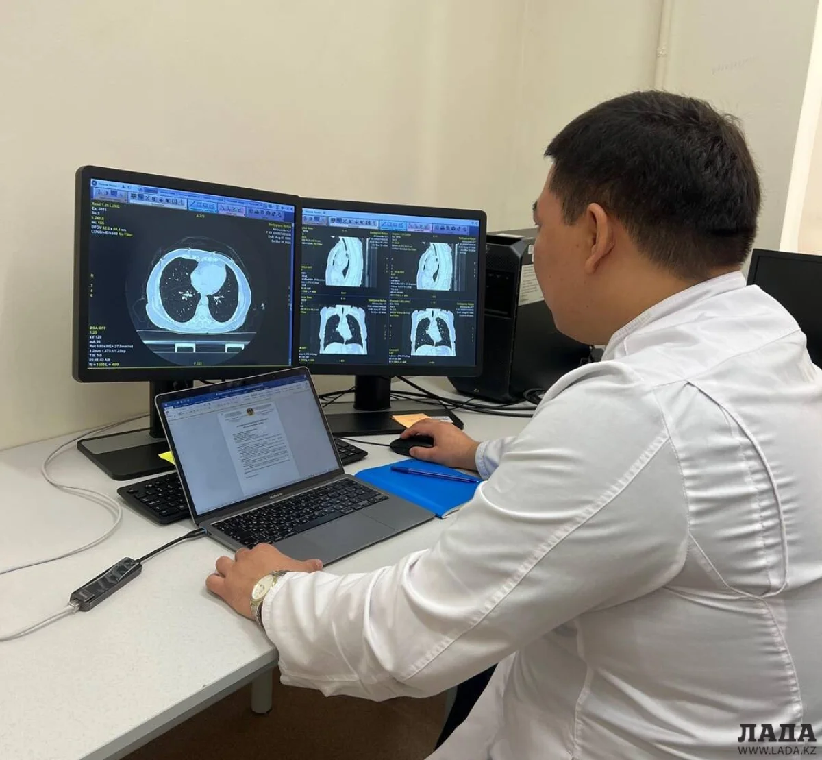 Жители проходят обследование. Фото предоставлено пресс-службой центра