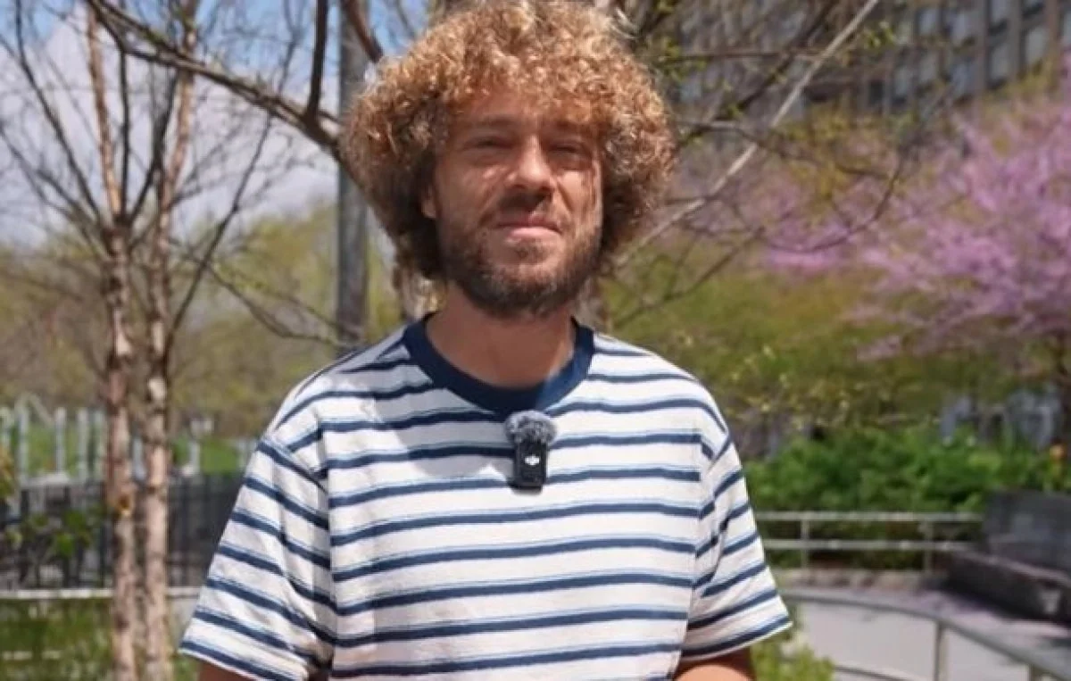 кадр из видео