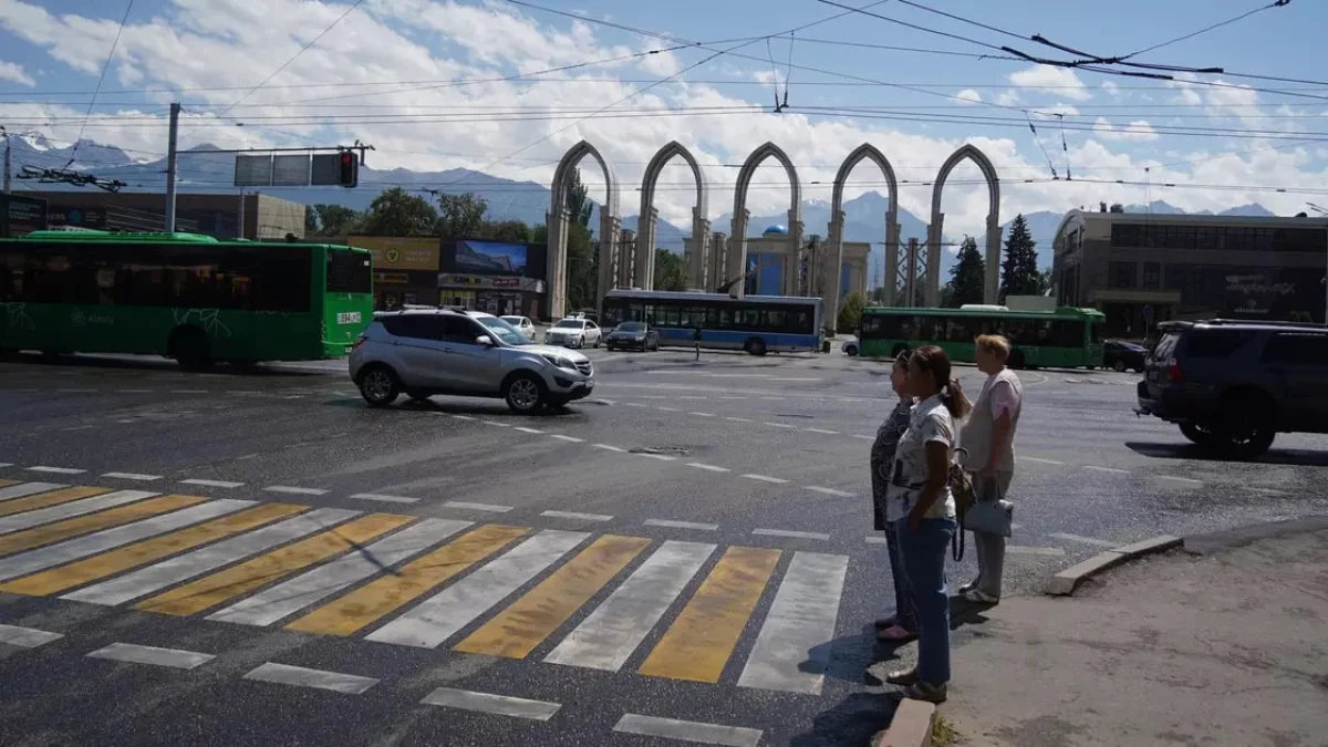 Иллюстративное фото: NUR.KZ / Владимир Третьяков Читайте больше: https://www.nur.kz/society/2096927-novye-pravila-dorozhnogo-dvizheniya-vstupili-v-silu-v-kazahstane/