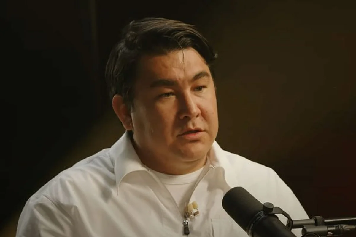 Азамат Мусагалиев. Кадр: Smol Talk / YouTube