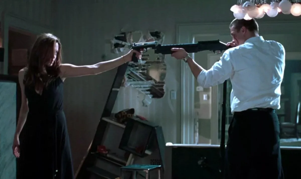 Фото: кадр из фильма "Мистер и миссис Смит" (18+)