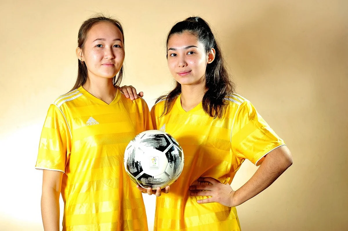 Воспитанницы СДЮШОР по футболу. Фото из архива Lada.kz