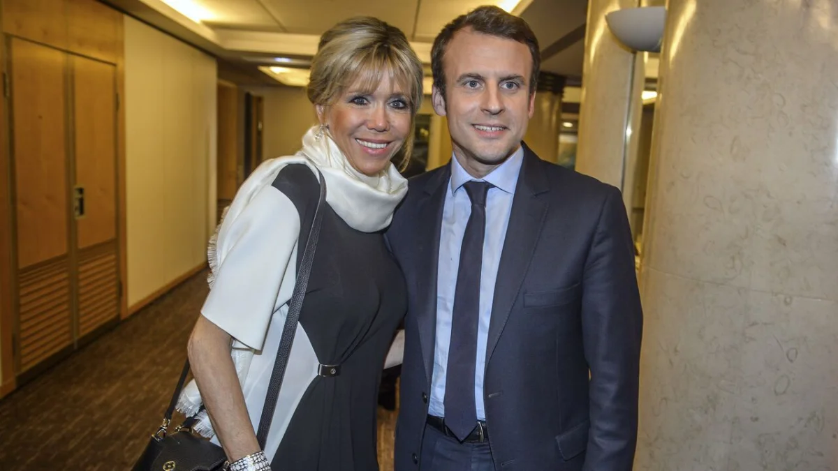 © AP Photo / Christophe Petit Tesson/ Pool. Брижит и Эммануэль Макрон. Архивное фото