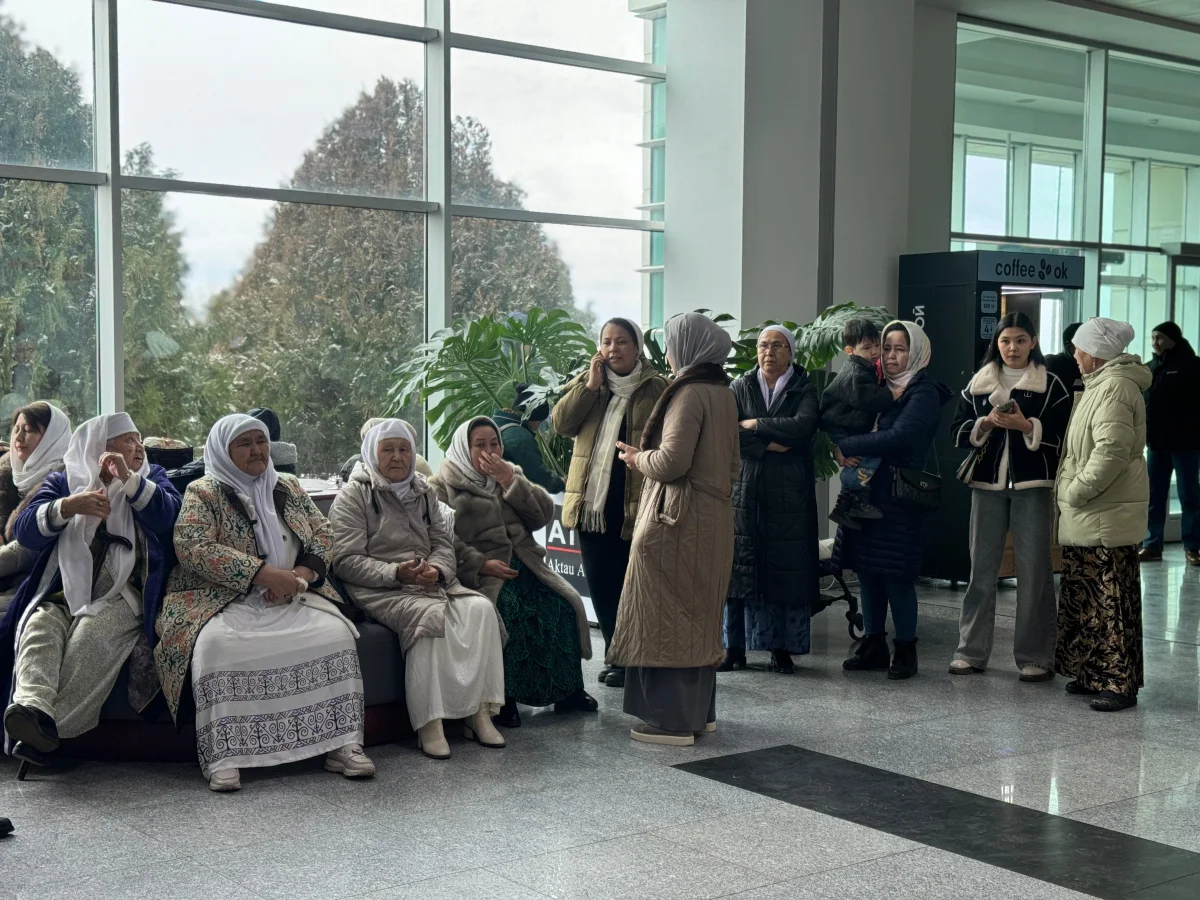 Прибывшие пассажиры. Фото: ЦОК