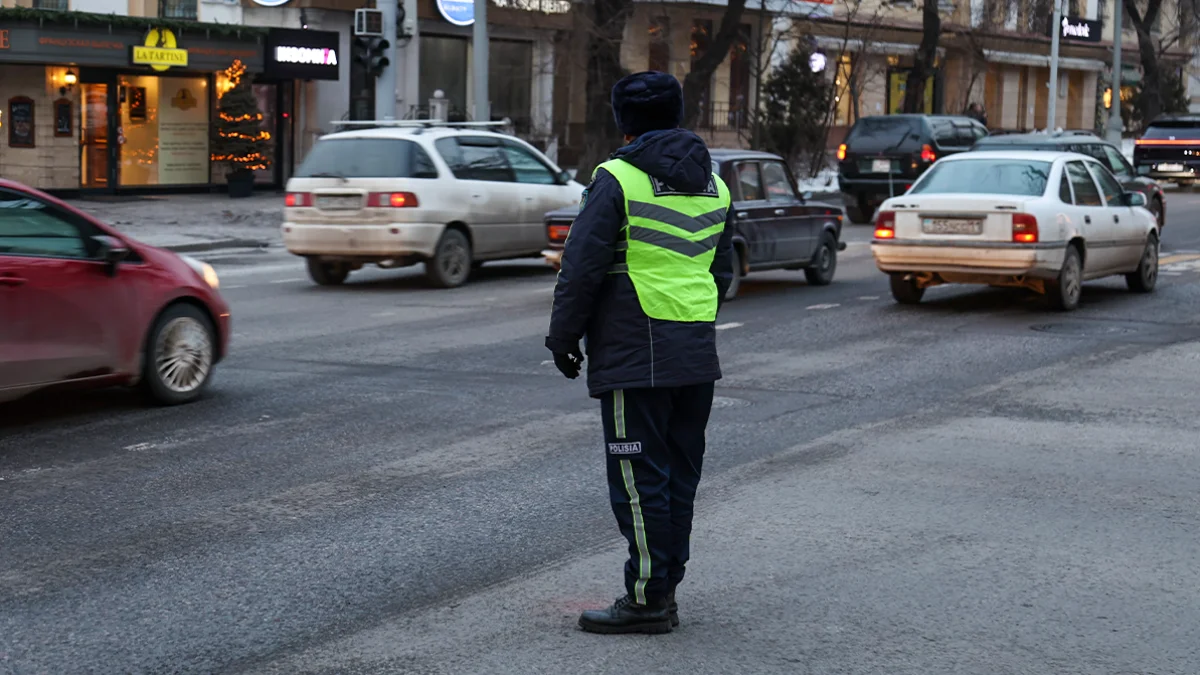 Фото с сайта Колеса.kz: Алмаз Толеке, Тимур Еникеев, Гульша Рысканова и Shutterstock