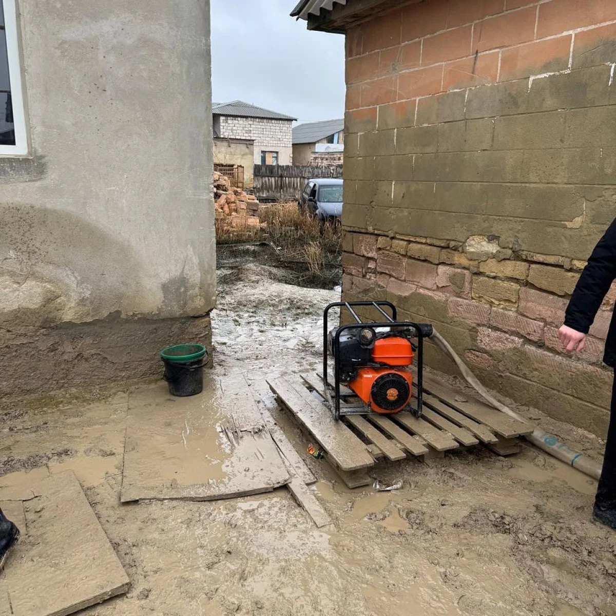 Откачка воды. Фото: акимат Мунайлы