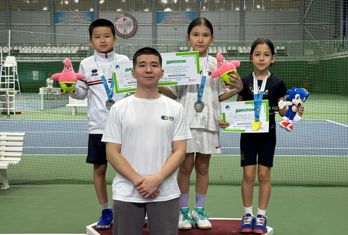Призеры турнира «Зеленый мяч». Фото предоставили в теннисном центре Актау