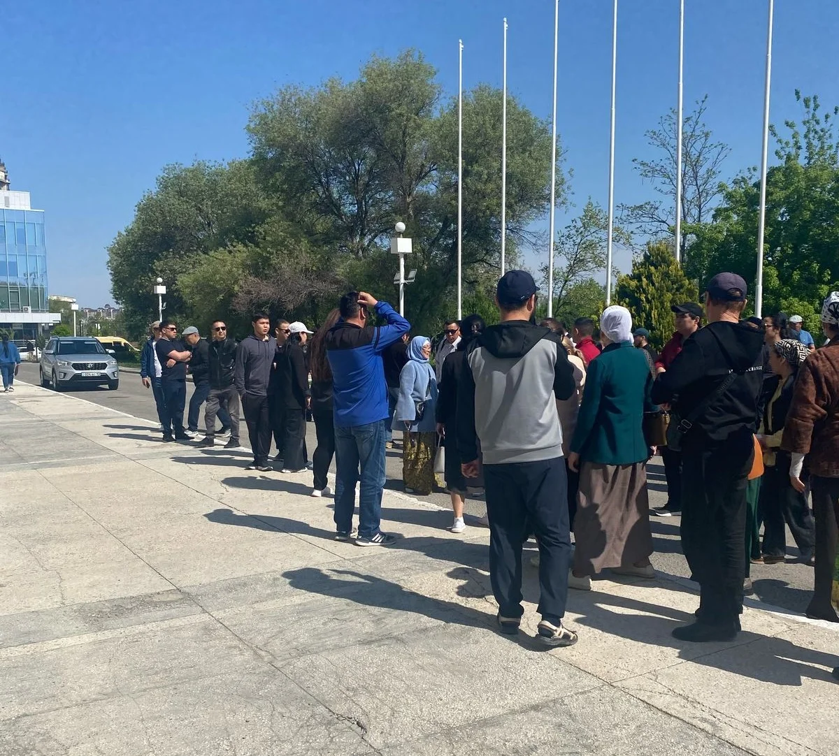 Дольщики у акимата. Фото дольщиков