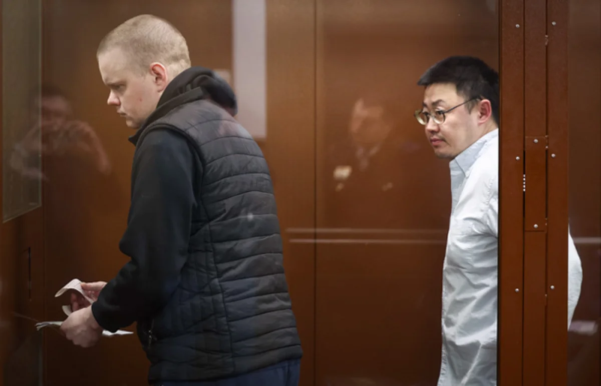 Никита Дубас и Александр Ким (слева направо) во время заседания по уголовному делу в Мещанском районном суде Фото: Валерий Шарифулин/ТАСС