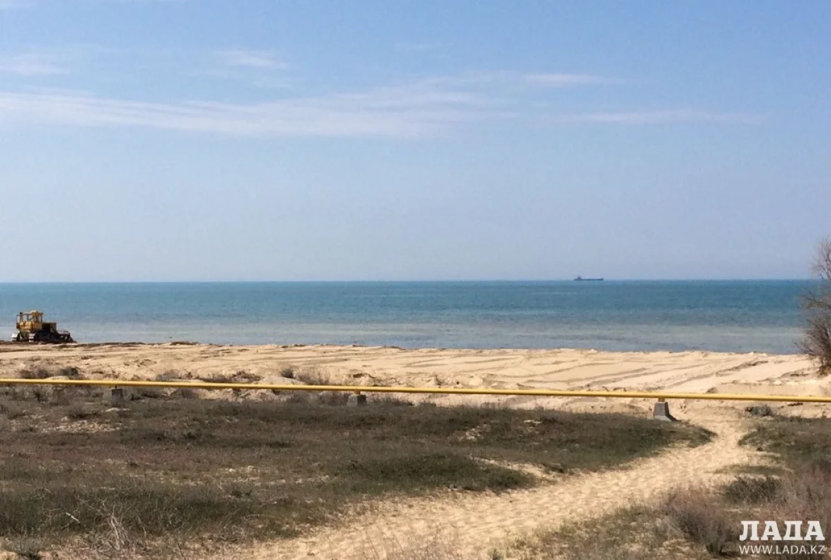 Теплый пляж. Фото из архива