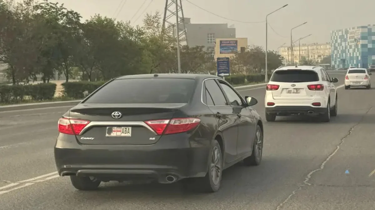 АВто с транзитными номерами. Фото: читатель Tengri Auto